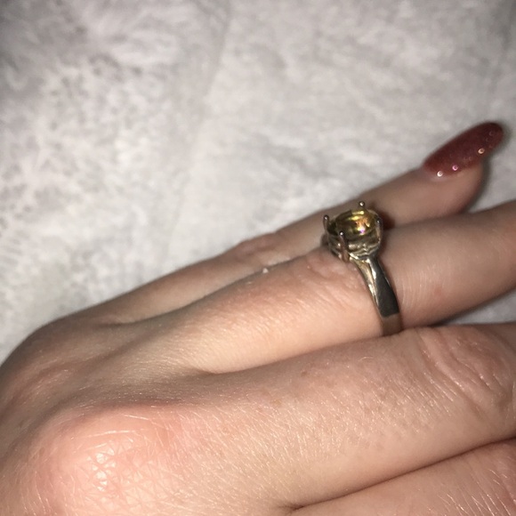 Canary yellow genuine crystal and sterling silver ring with whale tail bezel - Picture 3 of 4